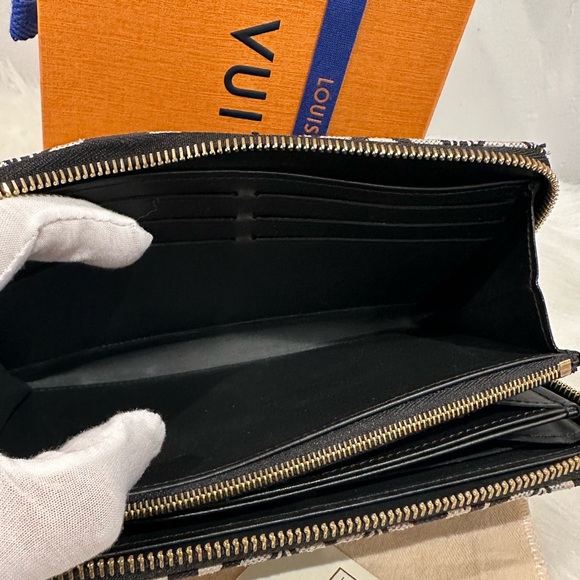 SOLD‼️Louis Vuitton Since 1854 Limited Edition Zippy Wallet - Picture 8 of 16